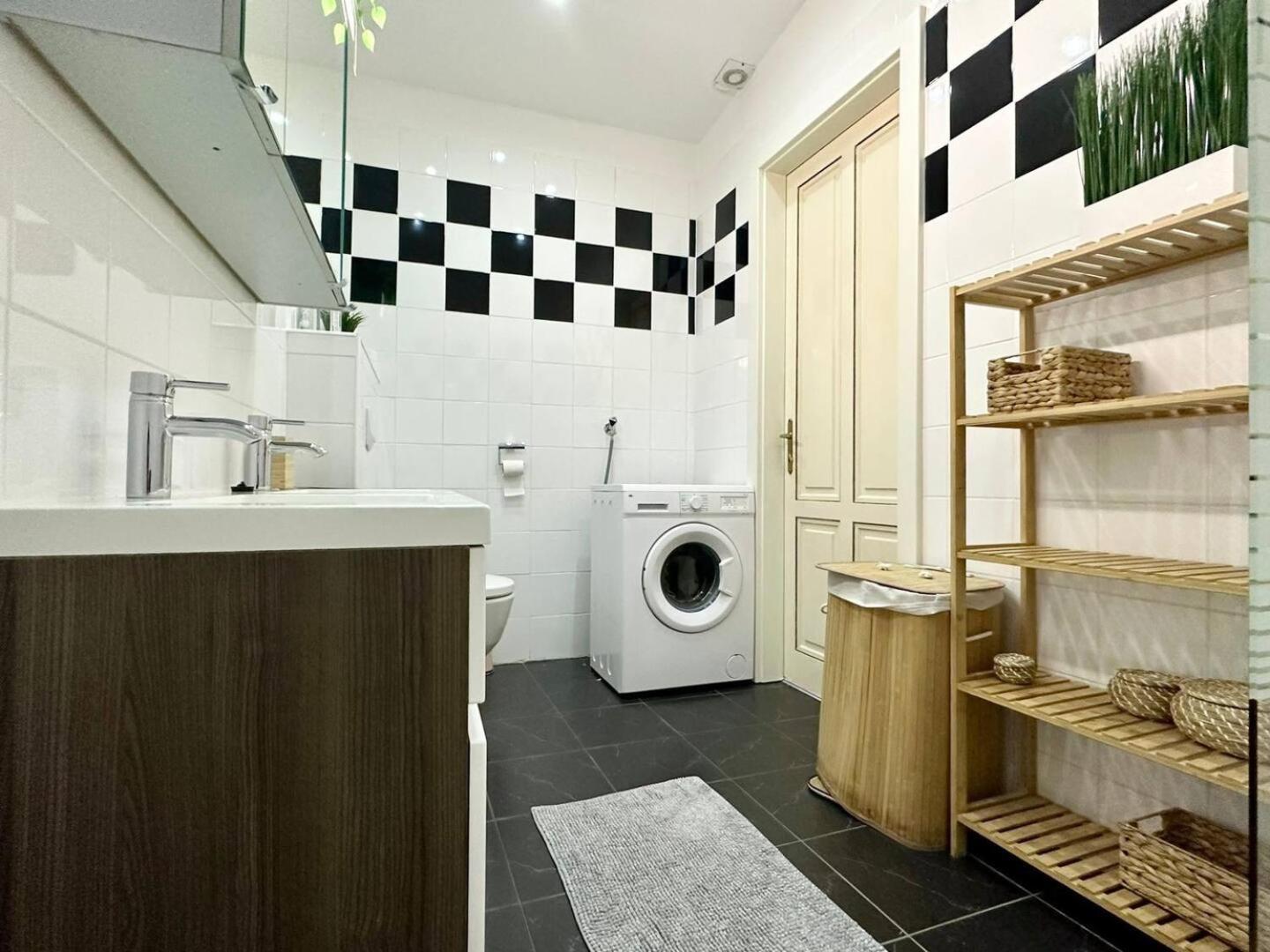Designer Apartments, 2 Min To U1 Reumannplatz Вена Экстерьер фото